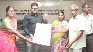 நெல்லையில் மக்கள் குறைதீர்க்கும் நாள் கூட்டம்: நலத்திட்ட உதவிகளை ஆட்சியர் வழங்கினார்!