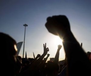 பள்ளி வளாகத்தில் கார் மோதி 4 வயது சிறுமி பலி: மென்பொருள் பொறியாளர், நண்பர் கைது!